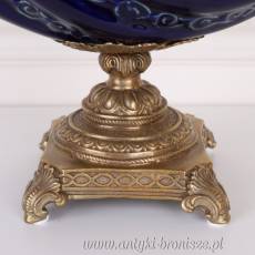 NIEBIESKA PATERA Z LĘCĄCYM PTAKIEM porcelana z brązem