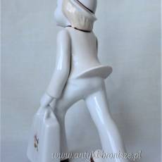 Chłopiec z walizką w stylu art deco Alba Iulia Rumunia lata 60te wys,21cm szer.17cm