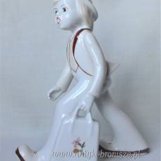 Chłopiec z walizką w stylu art deco Alba Iulia Rumunia lata 60te wys,21cm szer.17cm
