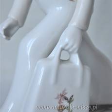 Chłopiec z walizką w stylu art deco Alba Iulia Rumunia lata 60te wys,21cm szer.17cm