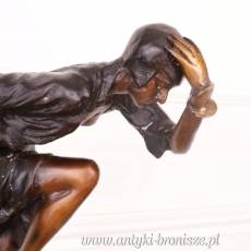 KOBIETA figura z brązu!
