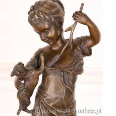 Dziewczynka z pieskiem - figura z brązu