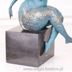 FIGURA Z BRĄZU ŁGARSKA KOBIETA PATYNA