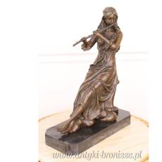 KOBIETA GRAJĄCA NA FLECIE figura z brązu
