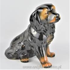 Pies szczeniak brązowy porcelana Rumunia poł.XXw 29/29cm