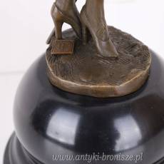 KOBIETA w kapeluszu - FIGURKA Z Brązu