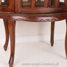 Stylowy barek vintage z brązową, zdejmowaną tacą w barokowym stylu