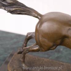 DŻOKEJ NA KONIU wyścigi FIGURA Z BRĄZU