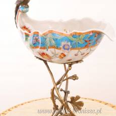 WYSOKA PATERA Z PTASZKIEM - porcelana z brązem