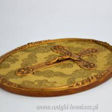 Unikalny krucyfiks, krzyż mosiądz złocony na owalnej deseczce 13/17cm Francja ok. 1920 r