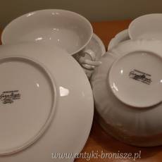 Bulionki biale, z dwoma uchwytami ( 3 szt.) na spodkach (5 szt) - sygn. "Georges Boyer-Limoges" - poz. 3213