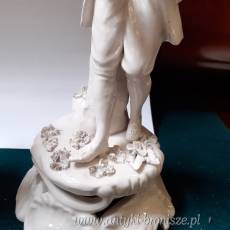 "Elegancka para". 2 figurki z bialej porcelany (monochromia). XIX w. - poz. 5147