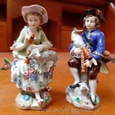 Para muzykujących pasterzy z kobza i barankiem, w odswietnych strojach - niemiecka porcelana - poz. 2574