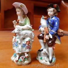 Para muzykujących pasterzy z kobza i barankiem, w odswietnych strojach - niemiecka porcelana - poz. 2574