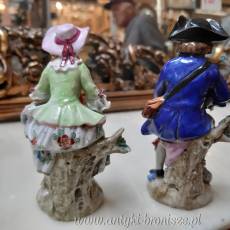Para muzykujących pasterzy z kobza i barankiem, w odswietnych strojach - niemiecka porcelana - poz. 2574