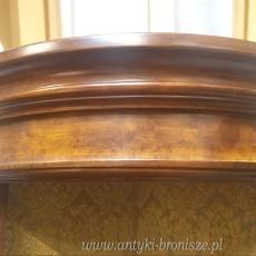 Stylowa witryna narożna, orzech, dwudzielna, gięte fronty i szkło, złota tkanina wys.200cm szer 45cm