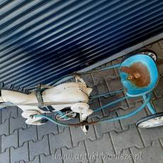 Metalowy konik na pedały.