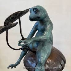 ŻABKI BAWIĄCE SIĘ NA GRZYBACH - FIGURA z brązu