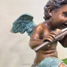 ANIOŁEK na kuli -FIGURA z brązu