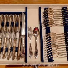 Sztucce-Kuferek (3 szufladki) z zestawem platerowych sztuccow, w stylu Régence - poz. 4325