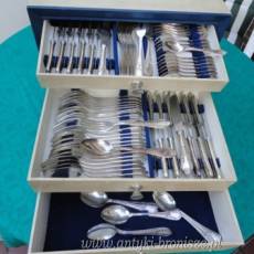 Sztucce-Kuferek (3 szufladki) z zestawem platerowych sztuccow, w stylu Régence - poz. 4325