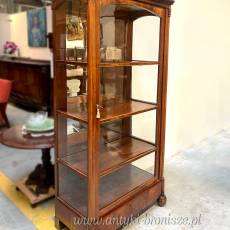 Serwantka w stylu Biedermeier