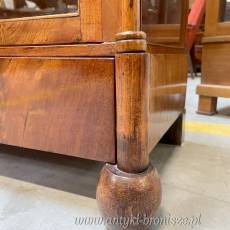 Serwantka w stylu Biedermeier