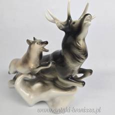 Scena myśliwska wilk i jeleń Royal Dux Czechy lata 60te