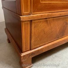 Serwantka w stylu Biedermeier