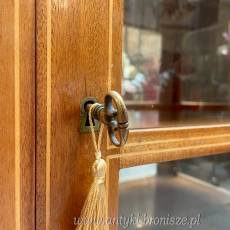 Serwantka w stylu Biedermeier