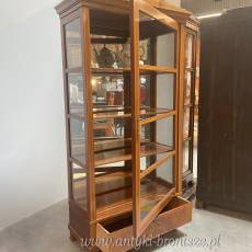 Serwantka w stylu Biedermeier