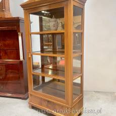 Serwantka w stylu Biedermeier