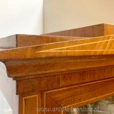 Serwantka w stylu Biedermeier