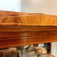 Serwantka w stylu Biedermeier