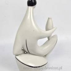 New Look kobieta z wazonem Zsolnay Török János 1960r biało czarna kolorystyka