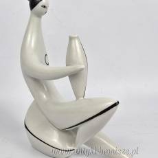 New Look kobieta z wazonem Zsolnay Török János 1960r biało czarna kolorystyka