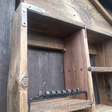 Stylowa szafka do powieszenia