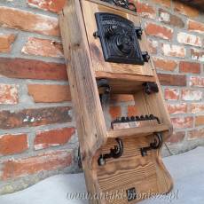 Wyjątkowa wisząca szafka