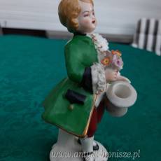 Figurka "Panicz z cylindrem i bukietem kwiatow w zielonym surducie" - poz.6908