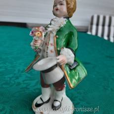 Figurka "Panicz z cylindrem i bukietem kwiatow w zielonym surducie" - poz.6908