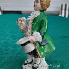 Figurka "Panicz z cylindrem i bukietem kwiatow w zielonym surducie" - poz.6908