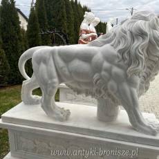 Lwy z marmuru białe lew na postumencie 160 cm rzeźba