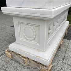 Lwy z marmuru białe lew na postumencie 160 cm rzeźba