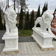 Lwy z marmuru białe lew na postumencie 160 cm rzeźba