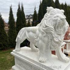 Lwy z marmuru białe lew na postumencie 160 cm rzeźba