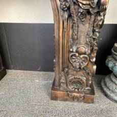 MONUMENTALNY KOMINEK Z BRĄZU postacie portal kominkowy