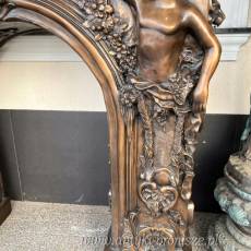 MONUMENTALNY KOMINEK Z BRĄZU postacie portal kominkowy