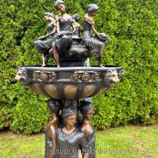 FONTANNA Z KOBIETAMI Z BRAZU 8 kobiet muzy