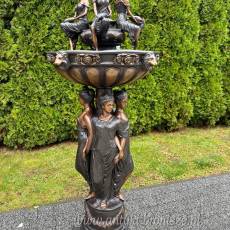 FONTANNA Z KOBIETAMI Z BRAZU 8 kobiet muzy