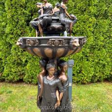 FONTANNA Z KOBIETAMI Z BRAZU 8 kobiet muzy